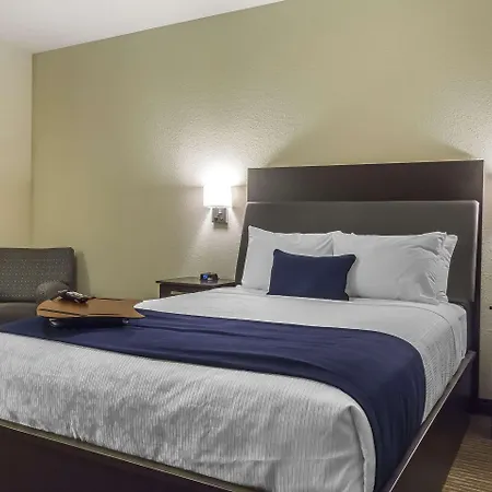 Quality Inn & Suites Moose Jaw Exterior photo